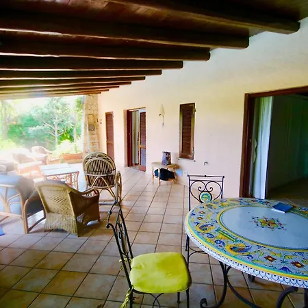 Daina Villa *